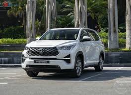 Toyota Innova Cross HV 2024 - Phiên bản Hybrid với công nghệ an toàn TSS và  tiện ích ngập tràn
