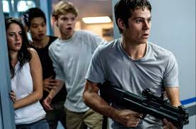 Or le monde qu'ils découvrent à l'extérieur du labyrinthe a été ravagé par l'apocalypse. Audiences Tv Tf1 Et Le Labyrinthe Terre Brulee Large Leader France 3 Battu Par France 2