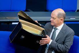 Herifler 1.9 milyar euro'yu kaybetmiş. Wirecard Skandal Druck Auf Finanzminister Scholz Wird Grosser