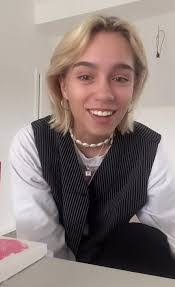 Lena Travis's Instagram, Twitter & Facebook