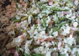 Riso venere con crema di asparagi e fave fresche, ecco un abbinamento davvero originale che potrete scegliere come condimento per il vostro riso venere se amate questi due ingredienti. Riso Integrale Con Asparagi E Salmone Valentina Viti