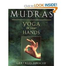 Mudras Yoga In Your Hands Gertrud Hirschi 9781578631391 Amazon Com Books Yoga Hands Mudras Yoga Books