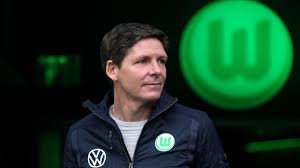 Aktuelle news zu oliver glasner: Vfl Wolfsburg Reise Verbot Auch Oliver Glasner Muss Zu Hause Bleiben Bundesliga Bild De