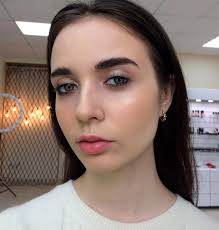 Com fer maquillatge nu 2024: tendències de la moda