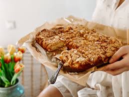 Anschließend die restlichen zutaten dazugeben und zu einem glatten teig kneten lassen. Butter Mandelkuchen Wie Bei Oma Saftig Lecker