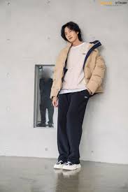 He made his acting debut in the sitcom here he comes (2008). ì´ê´'ìˆ˜ ëª…ë¶ˆí—ˆì „ ëª¨ë¸ í¬ìŠ¤ì— ì„¤ë ˜ ë¬¼ë³´ë¼ë¥¼ ì¼ìœ¼ì¼œ ë„¤ì´ë²„ í¬ìŠ¤íŠ¸