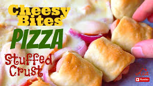 Letakkan adonan pizza diatas wajan, taburi dengan keju pala bubuk sdt. Cara Buat Pizza Hotdog Cheezy Bites Youtube