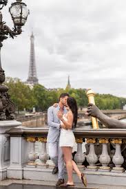 Best Paris Couple Photoshoot Tips Kiss Me In Paris Couples Photoshoot Paris Engagement Photos Pre Wedding Photoshoot Outdoor