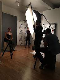 How A Photographer Can Use One Light Camera And Lens To Create Distinctly Different Styles One Light Photographer Light Camera