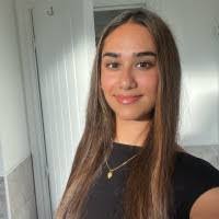 Caitlin Lonsdale's Instagram, Twitter & Facebook