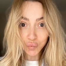 Yeni albümünü piyasaya sürme hazırlığında olan hadise, sosyal medyada paylaştığı fotoğrafla hayranlarını şaşırttı. Hadise Nin Makyajsiz Hali Ev Fikirleri