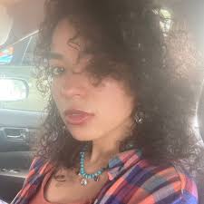 Kendra Queen's Instagram, Twitter & Facebook