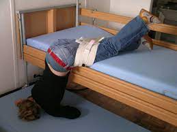 Vielleicht sollte ich dich lieber ans bett fesseln.: Pflegeheime Ans Bett Gefesselt Gesellschaft Faz