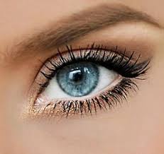 Maquillage Selon La Couleur De Nos Yeux Maquillage Mariee Yeux Bleus Maquillage Yeux Bleus Maquillage Yeux Bleus Mariage