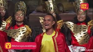 Semalam saya nampak seorang ibu muda pimpin tangan anak dia sambil menuruni tangga. Sorotan Maharaja Lawak Mega 2017 Minggu 8 Youtube