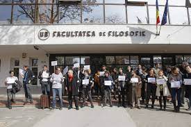 Facultatea de filosofie este una dintre facultatile fondatoare ale universitatii din bucuresti, cea care a luat fiinta prin decretul domnitorului alexandru ioan cuza, din 16 iulie 1864. Bucuresti Facultatea De Filosofie Protest Oug 7 Inquam Photos