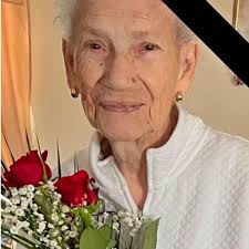 What could be causing a gas leak in a Kawasaki Bayou 220?