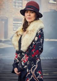 Peaky blinders is a story of a british gangster family, the shelbys, that takes place during the 1920s. Peaky Blinders Helen Mccrory Aka Polly Gray Peaky Blinders Costume Peaky Blinders Fashion Tv