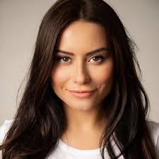 That smile says it all! Gen Papadopoulos is currently living in a lovely  creative bubble just outside Paris while studying at the highly prestigious  Ecole Philippe Gaulier's school. Monsieur Philippe Gaulier has