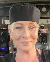 Hello, it is Angel, 33 years old, experienced chef, between many others  skills. Last year was already cooking in yoga, holistic retreats, creating  complete and balance and tasty meals that can boost