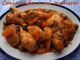 Mix the zucchini and tomato into the onion and garlic; Pollo Guisado Con Calabaza Y Aceitunas