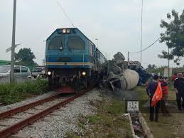Maybe you would like to learn more about one of these? Lori Simen Terbalik Dirempuh Lokomotif