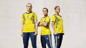 Hemmatröjan från adidas för em slutspelet 2021 och övriga landskamper 2010 och 2021. Damlandslagets Nya Vm Troja En Hyllning Till Kvinnor Som Skapar Historia Svensk Fotboll