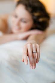 Sinnliches Getting Ready In Der Villa Kennedy Frankfurt Angelika Krinke Http Www Hochz Bridal Boudoir Photos Wedding Photography Styles Wedding Picture Poses