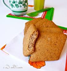 Se preferite, arricchite l'impasto stesso con gocce di cioccolato, fiocchi d'avena, miele o frutta. Di Pasta Impasta C Biscotti Integrali Al Miele E Mandorle Senza Burro Uova E Lattosio