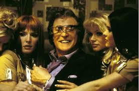 Bei seinen täglichen morgenansagen über das lautsprechersystem seiner schule schlüpfte will in verschiedene rollen, indem er jeweils seine stimme verfremdete. Cineclub Filmkritik Austin Powers In Goldstander