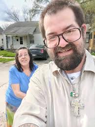 Now playing Tupac dear mama🎺🎹🕺🕺🕺🎷🎤🎼🎶