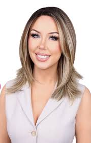 Chelsey Smith Crowns “Aniston” Wig new