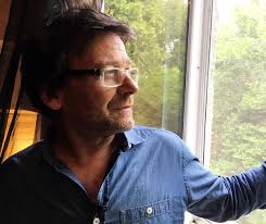 Lovasi andrás zene és szöveg: Lovasi Andras Leteszi A Gitart Es Stand Uposnak All Dumaszinhaz