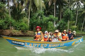 Nah pertama saya akan jelaskan spesifikasi dari kain canopy itu sendiri, ini penting karena beda kain yang digunakan beda. Menyusuri Sungai Maron Di Pacitan Sungai Amazon Ala Jawa Timur Halaman All Kompas Com