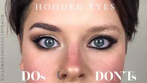 Painting eyes with a thin black line under the top lid