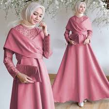 Untuk tampil lebih variasikan dress brokat dengan beberapa kain seperti batik atau songket. Long Dress Brokat Gaya Busana Modern Untuk Tampilan Fashionable