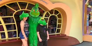 You remember that shrunken head guy from beetlejuice? Meeting Your Favorite Characters At Universal Orlando The Unofficial Guides
