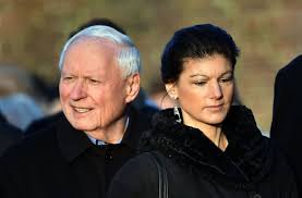 Wagenknecht_in speist gerne hummer und vermutlich ist sie auf lafos villa scharf und. Sahra Wagenknechts Neue Linke Bewegung Sammeln Liegt Voll Im Trend Politik Stuttgarter Zeitung