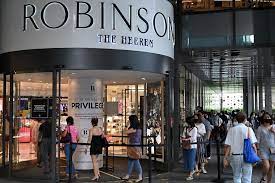 With three locations at the heeren, jem and raffles city, robinsons offers hundreds of brands with a wide range of products including men's and ladies' apparel. Yhz74jq5ung4nm