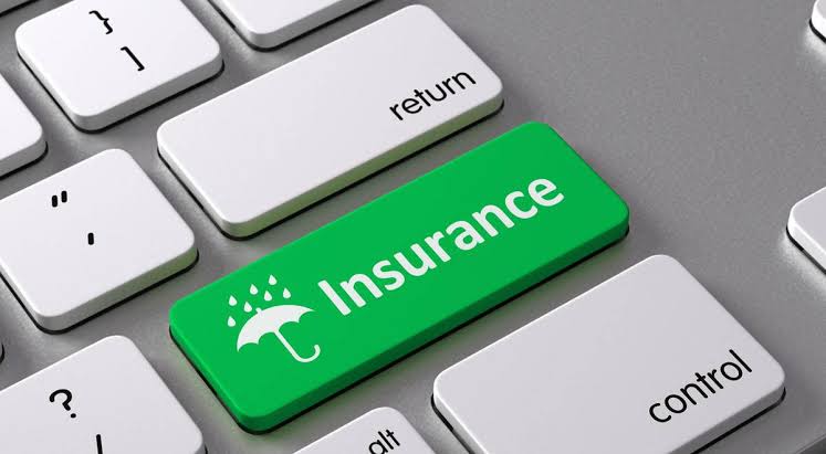 Term Life Insurance vs Whole Life Insurance: Which Saves You More