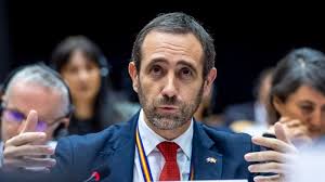 Bauzá (Cs) recibió del Gobierno de Qatar viajes con vuelos y hotel de 5  estrellas