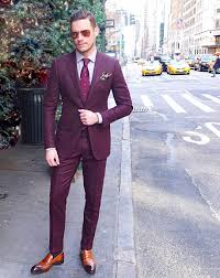 A dark maroon colour suit looks great with black,blush pink,white and sky blue colour shirt. Burgundy Suit Color Combinations With Shirt And Tie Suits Expert