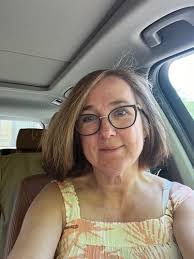 Leslie Peterman's Instagram, Twitter & Facebook