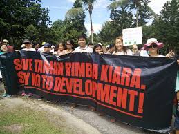 It's near our studio, there's free parking, and good eateries around the area for families to head to after the shoot. E Wen Hooi No To Condominium At Taman Rimba Kiara Ttdi