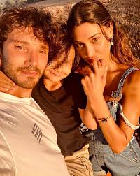 Il primo figlio santiago che ora ha una cameretta nuova tutta sua. Belen Rodriguez Look Con Salopette Per Nascondere Il Pancino Gossip It