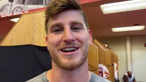 INSIDE THE LOCKER ROOM: New Chiefs DE Cameron Thomas