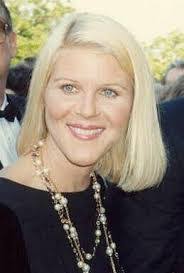 Hattie Mills's Instagram, Twitter & Facebook