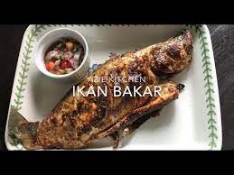 Ikan bakar kayu putih ala bugis dengan bumbu istimewa daun. Ikan Bakar Sedap Dan Mudah Youtube