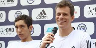 Único nadador brasileiro a alcançar o lugar mais alto do pódio na maior competição esportiva do planeta. Cesar Cielo Esporte Clube Pinheiros