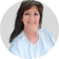 Shelly Shea's Instagram, Twitter & Facebook